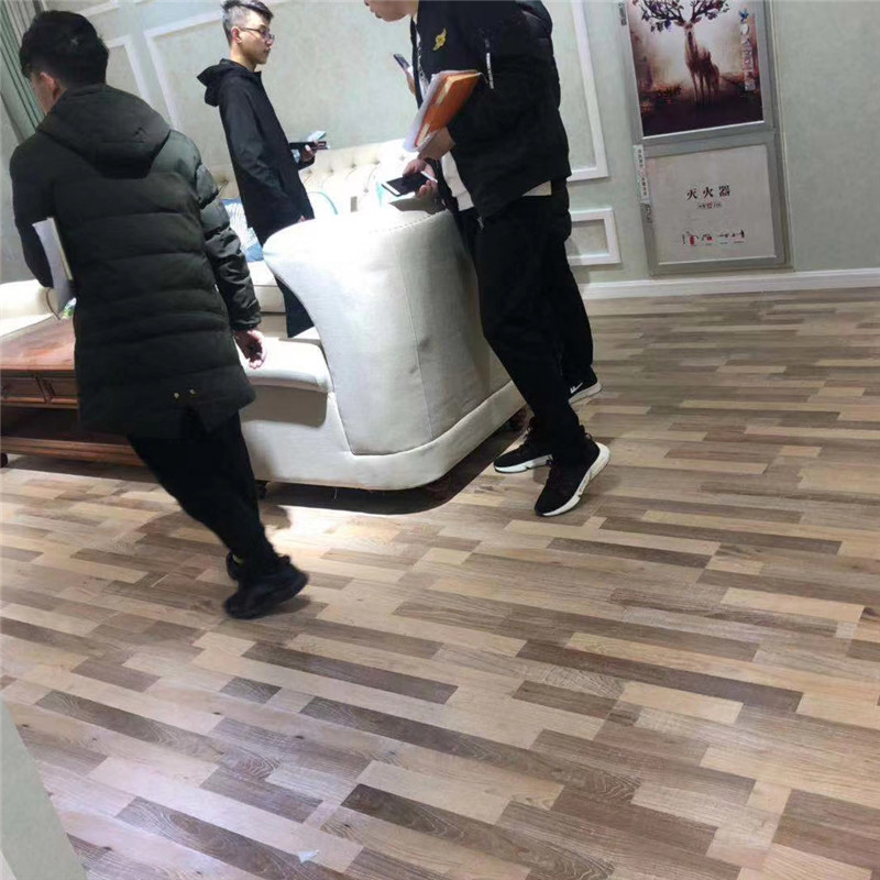 強(qiáng)化地板KF213客廳區(qū).jpg