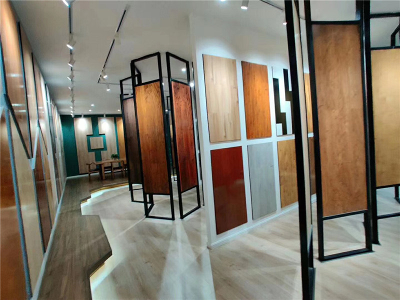 康威木業(yè)地板展示區(qū).jpg