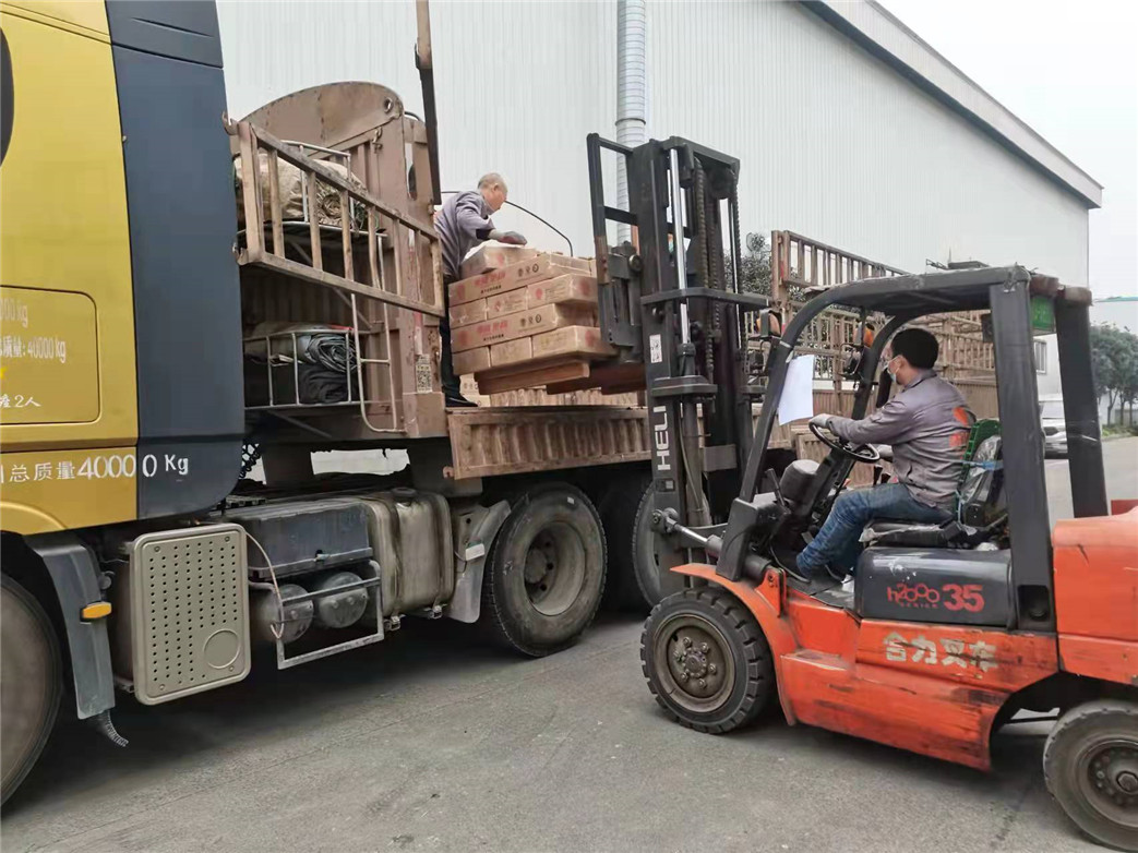 康威強化地板裝車.jpg